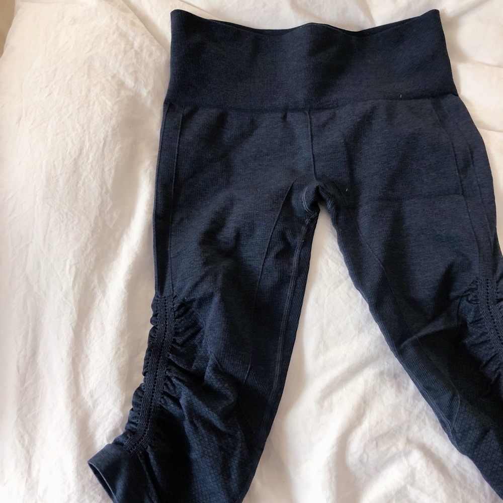 Lululemon Cropped Navy Leggings 🦋🦋